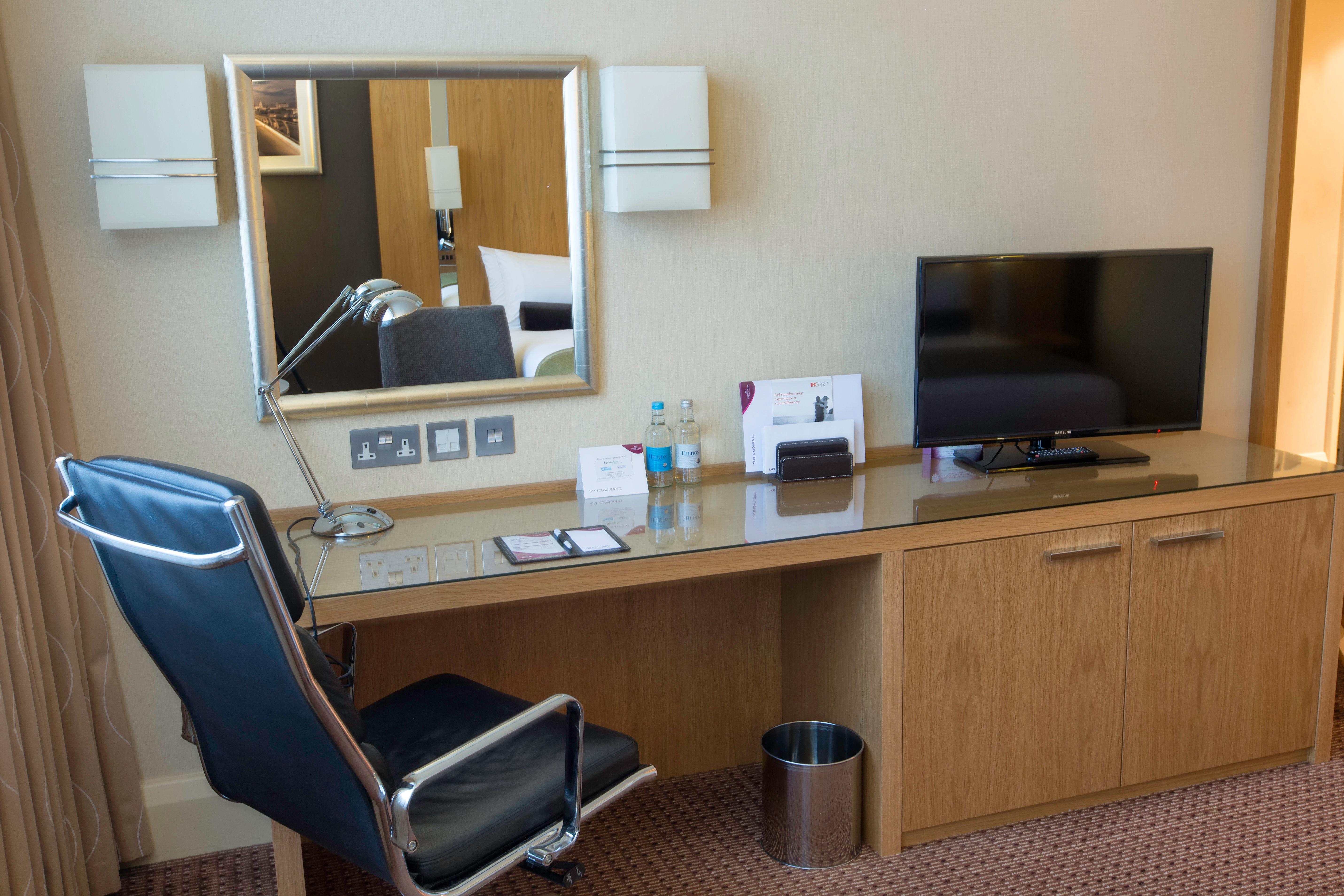 Crowne Plaza London Ealing By Ihg Hotel Bagian luar foto