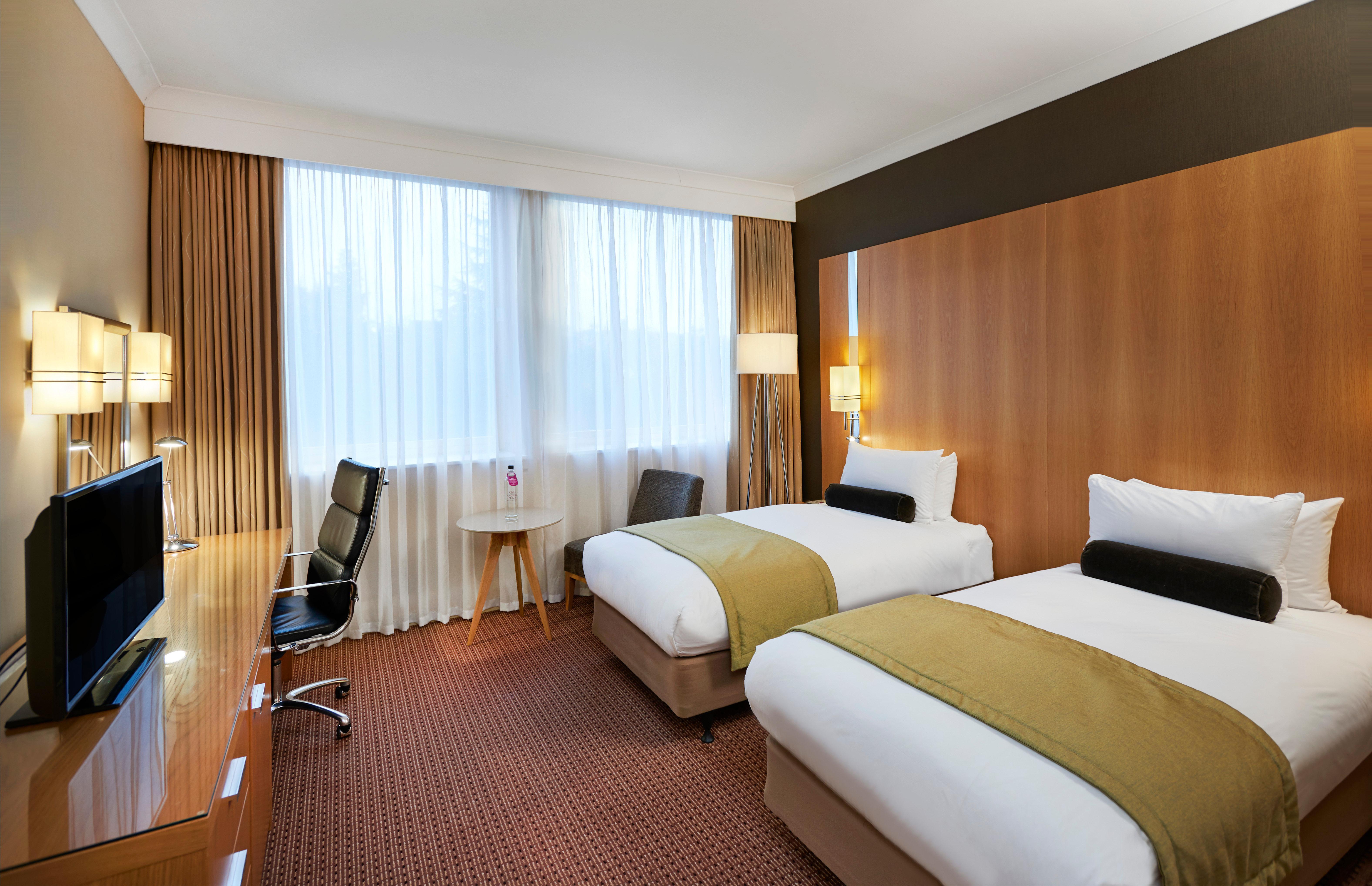 Crowne Plaza London Ealing By Ihg Hotel Bagian luar foto