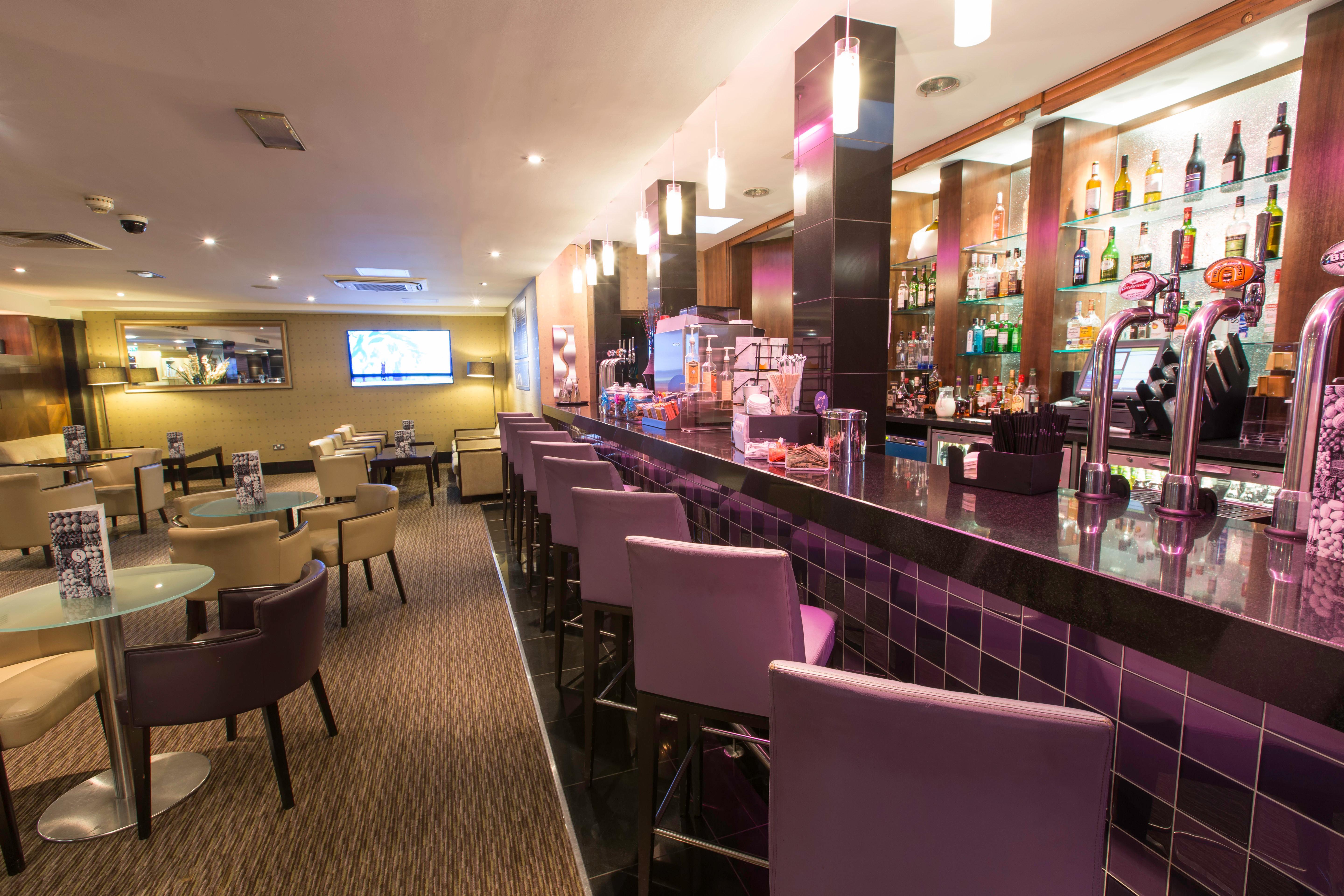Crowne Plaza London Ealing By Ihg Hotel Bagian luar foto