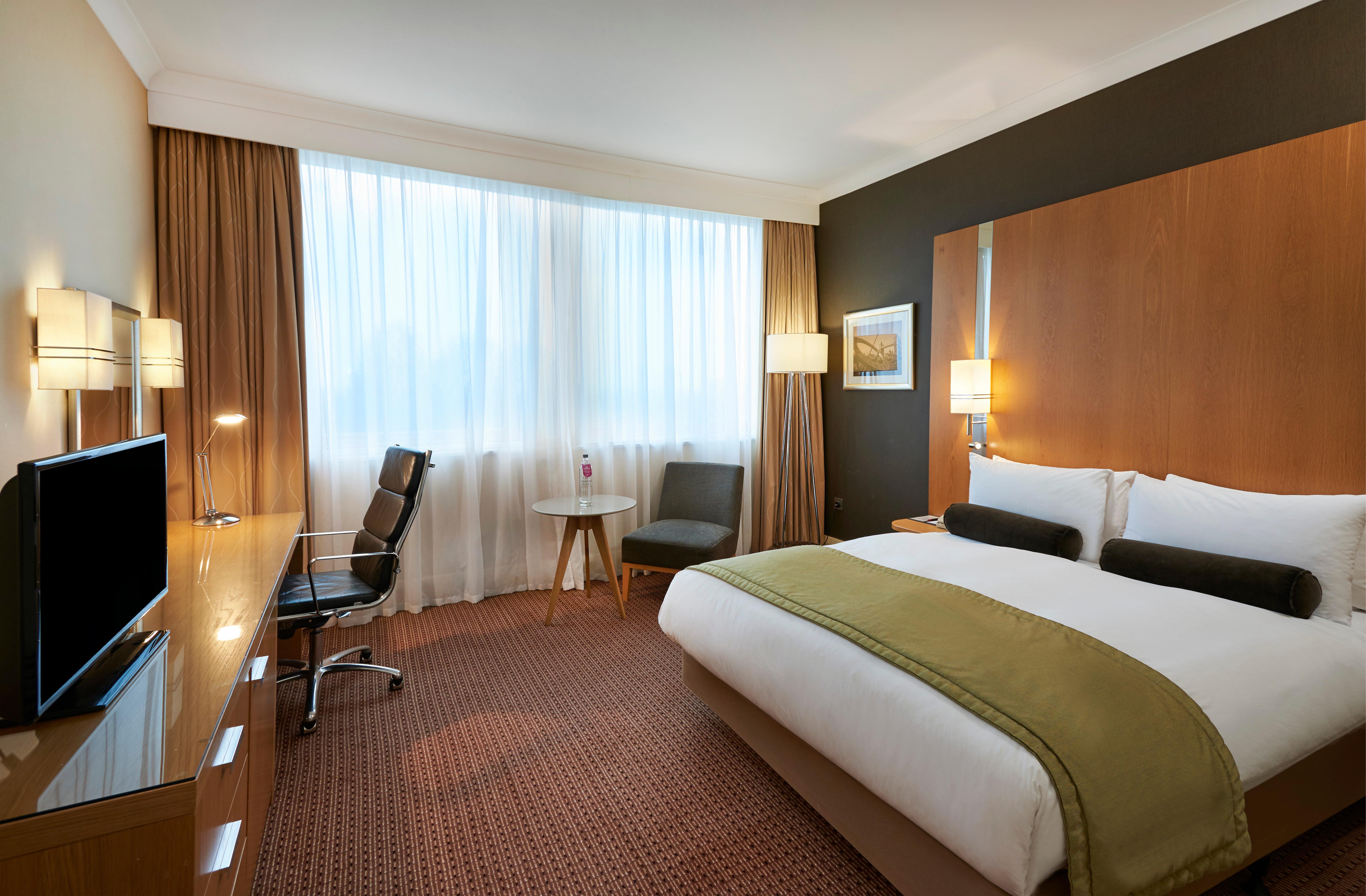 Crowne Plaza London Ealing By Ihg Hotel Bagian luar foto