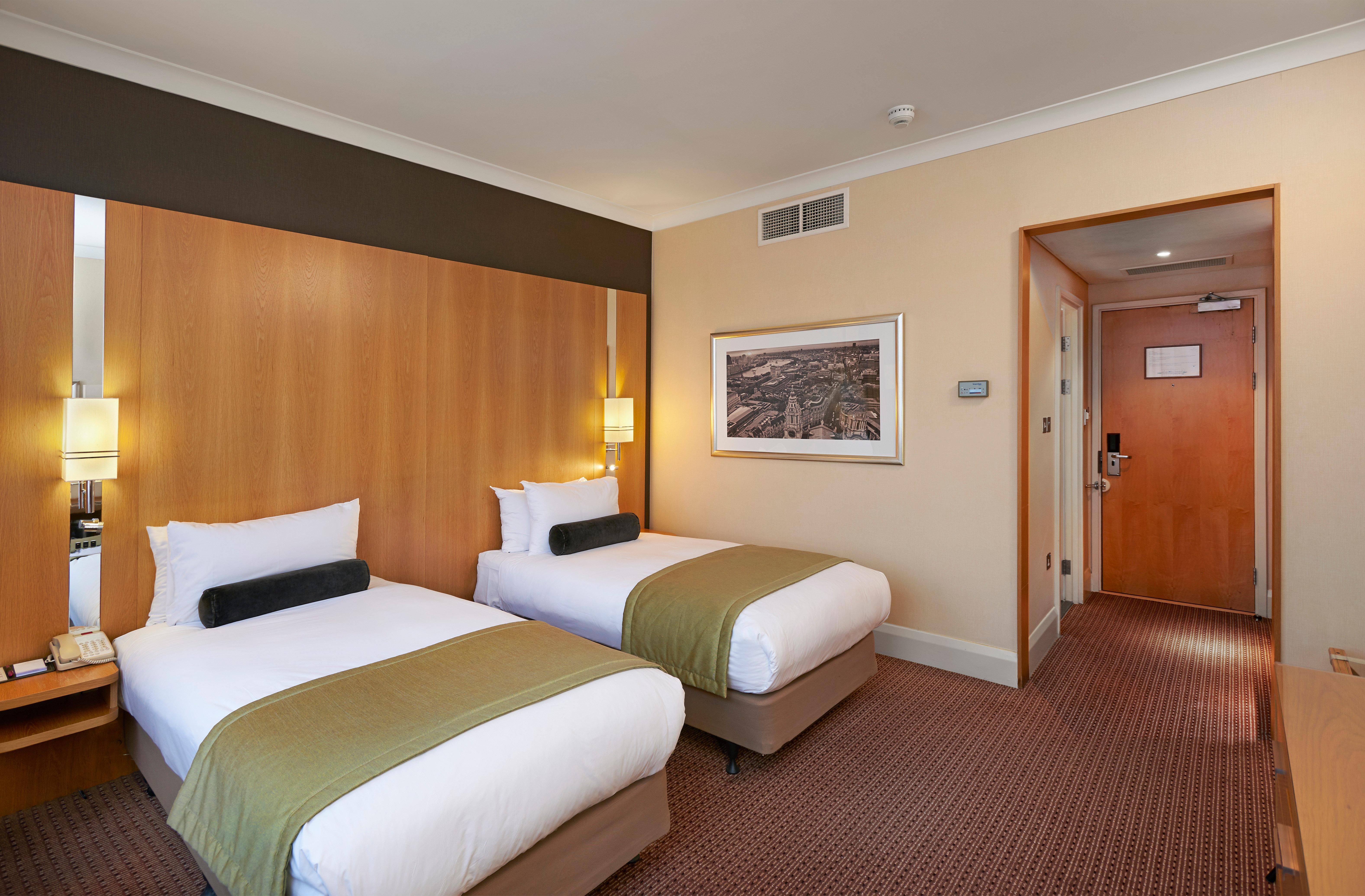Crowne Plaza London Ealing By Ihg Hotel Bagian luar foto