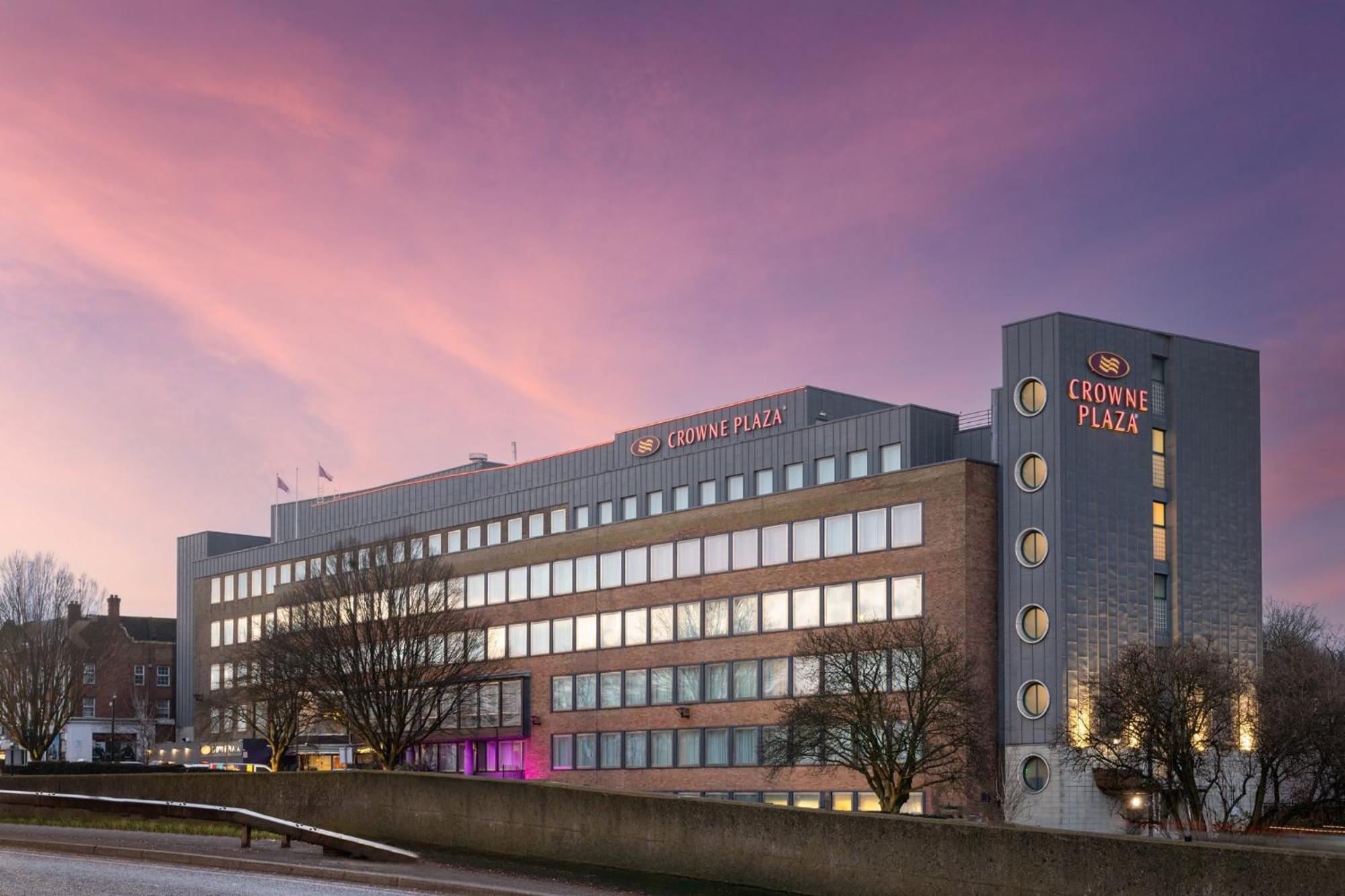 Crowne Plaza London Ealing By Ihg Hotel Bagian luar foto