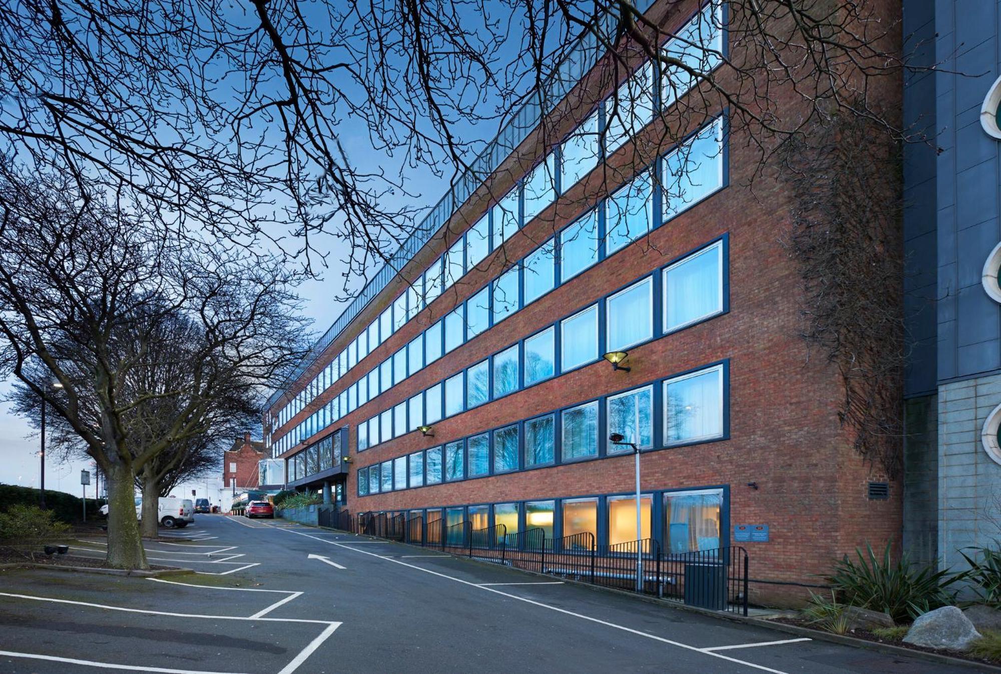 Crowne Plaza London Ealing By Ihg Hotel Bagian luar foto
