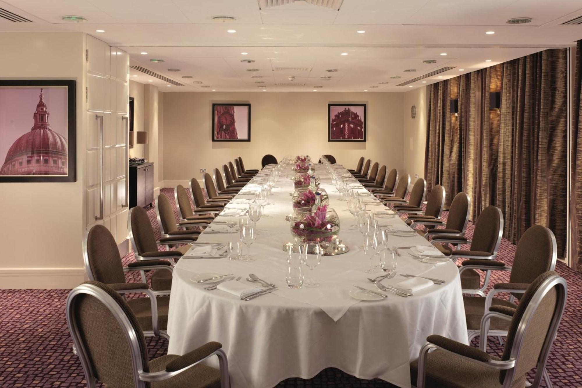 Crowne Plaza London Ealing By Ihg Hotel Bagian luar foto