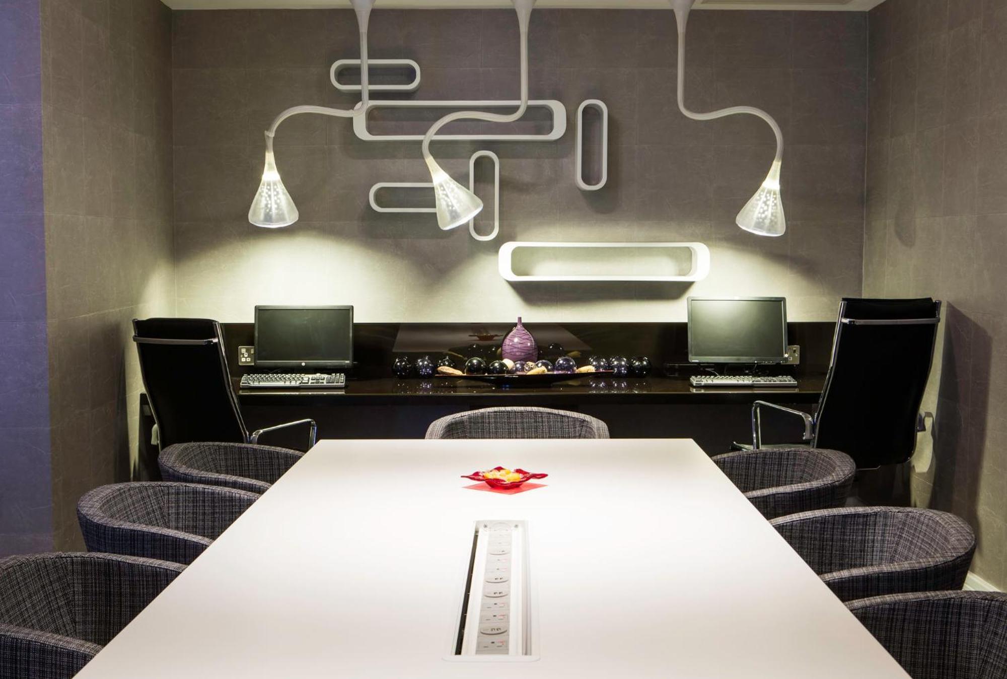 Crowne Plaza London Ealing By Ihg Hotel Bagian luar foto