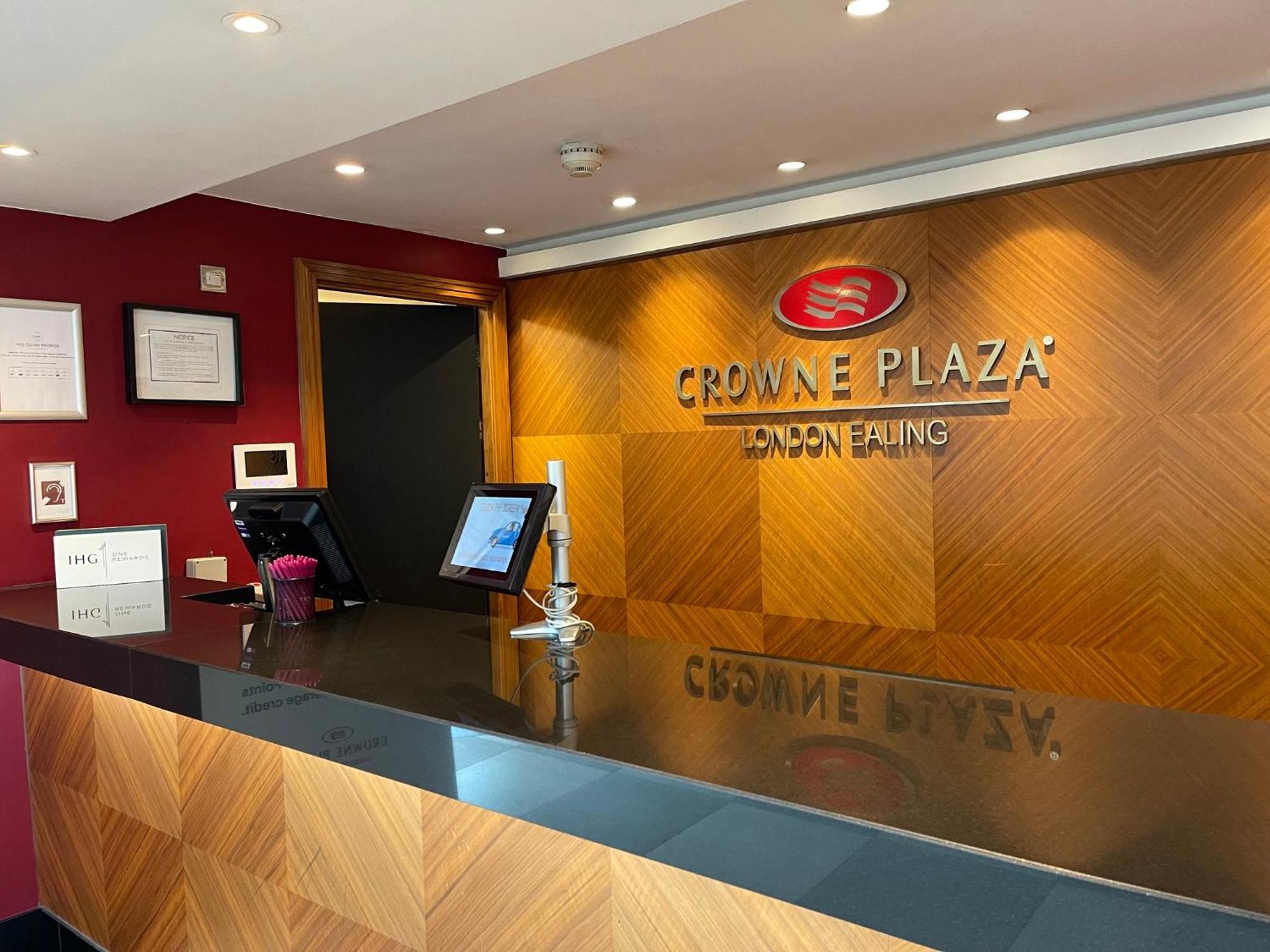 Crowne Plaza London Ealing By Ihg Hotel Bagian luar foto